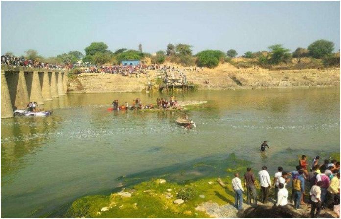 Bole India: राजस्थान के बूंदी में बड़ा हादसा, बारातियों से भरी बस नदी में गिरने से 35 लोगों की मौत